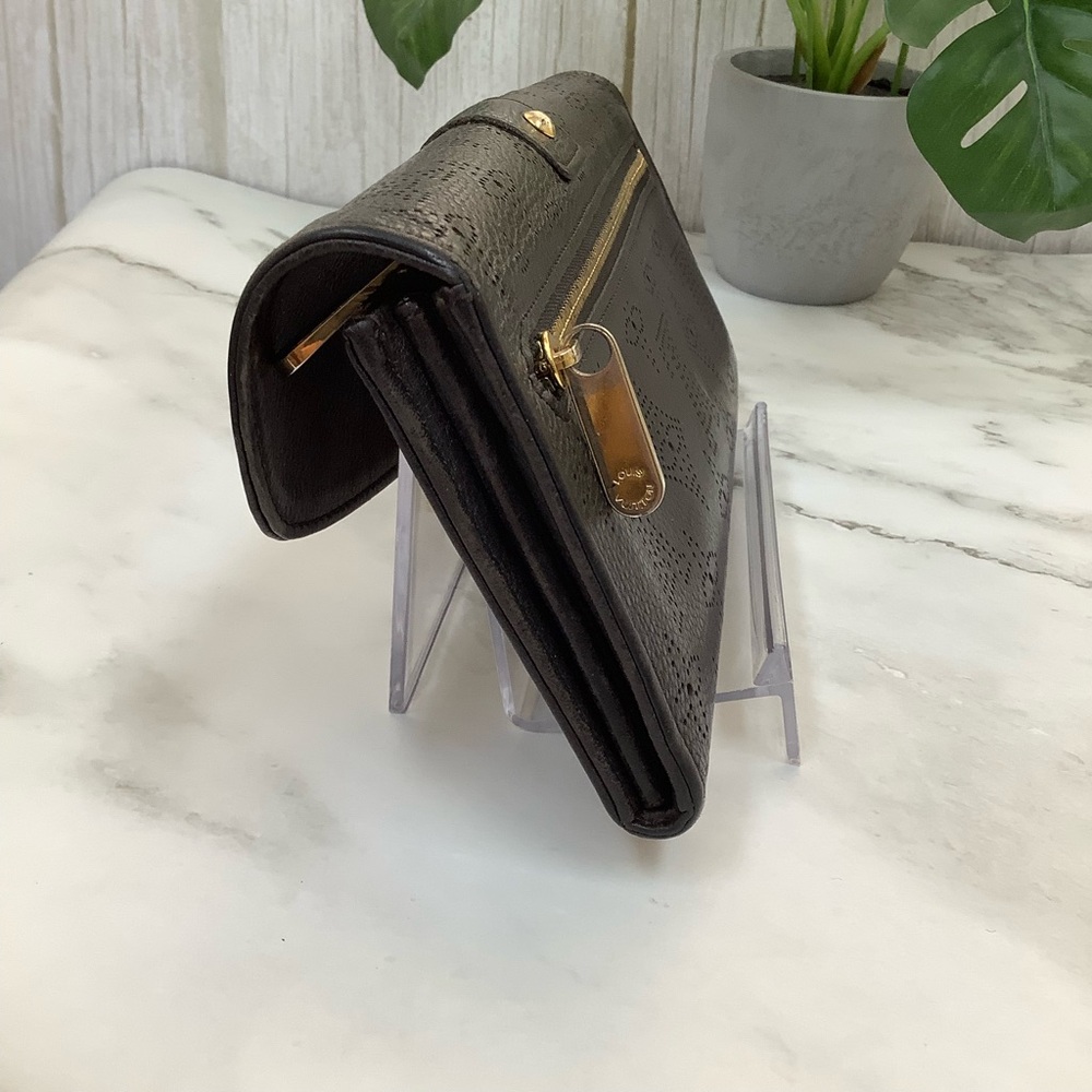 GUC Louis Vuitton Mahina Amelia Long Black Wallet with Gold Hardware - Picture 4 of 7